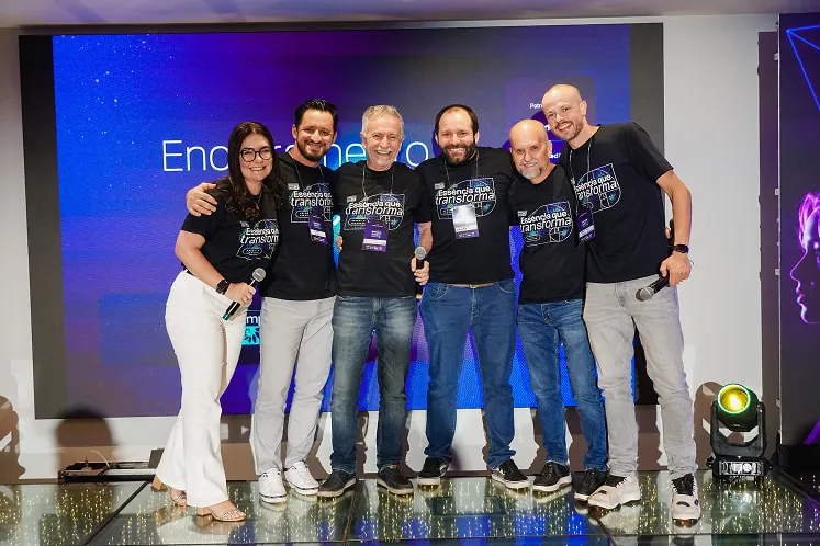 Equipe Seprol reunida · Essência que transforma